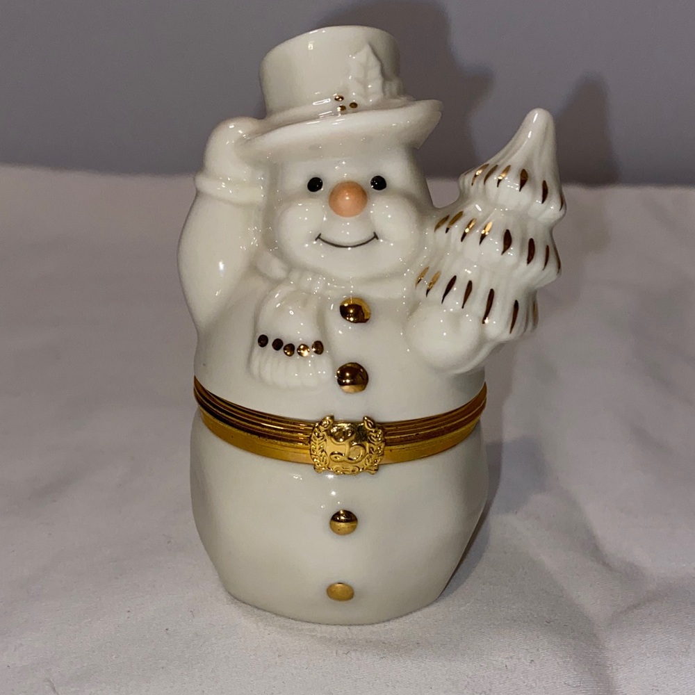 Lenox Treasures "The Snowman's Surprise Box" trinket box.